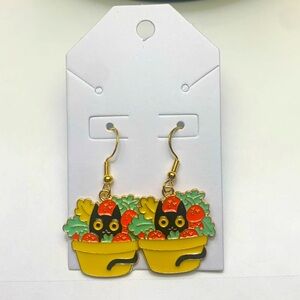 Tomato plant cat earrings